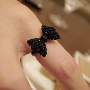 Elegant Rhinestone Embellished Black Bowtie Pattern Woman Rings
