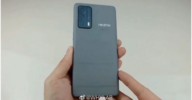 Realme X9 Pro Master Edition con pantalla curva se muestra en fotos