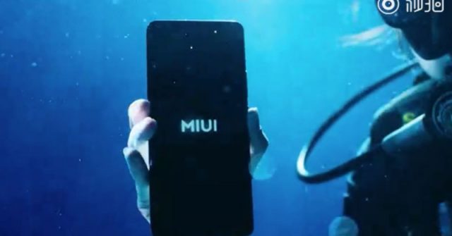 Xiaomi Mi 11 Ultra con protección- IP68 se muestra bajo el agua!